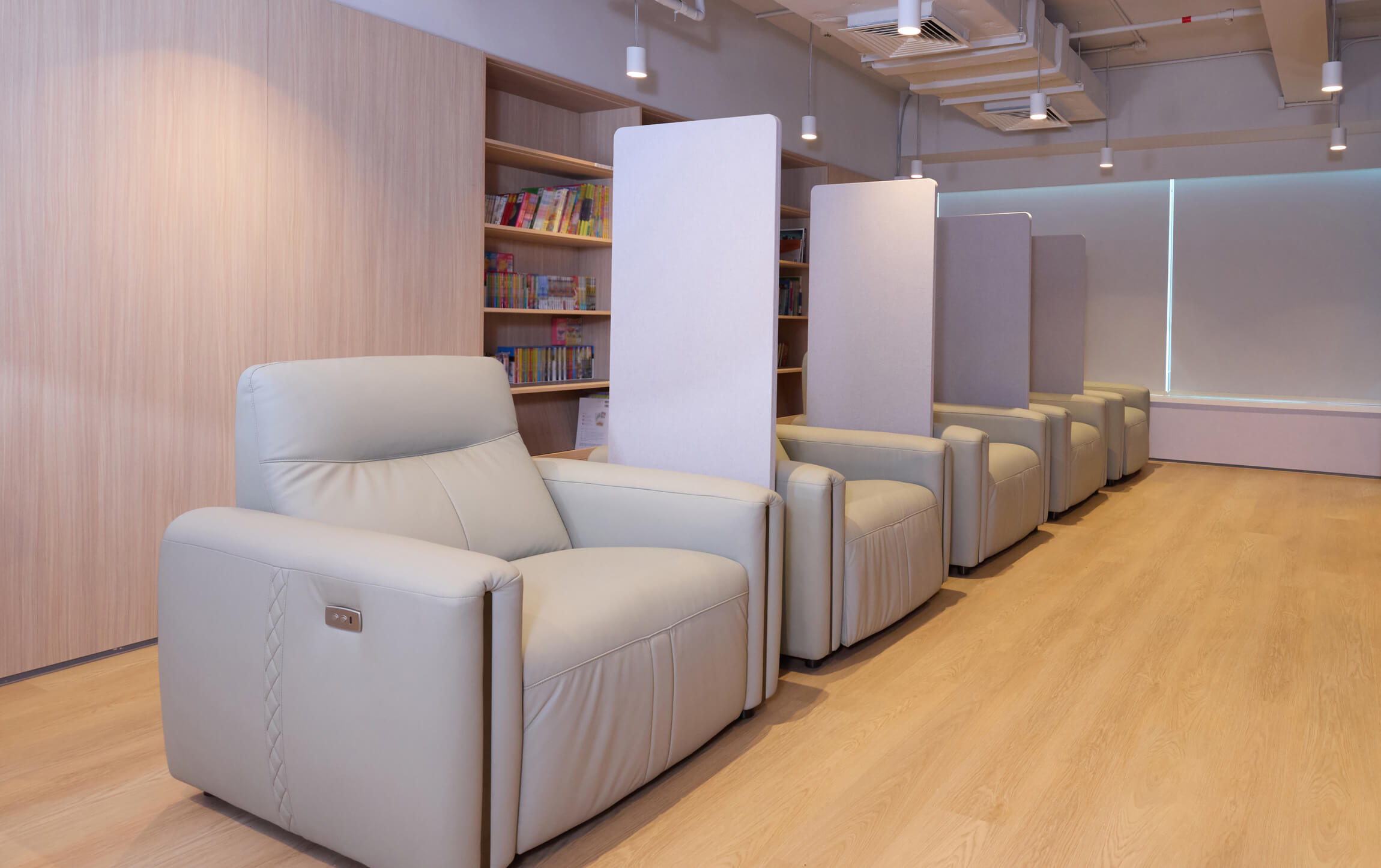 辦公室照(zhào)片3